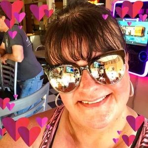 Meet your Posher, Debbie